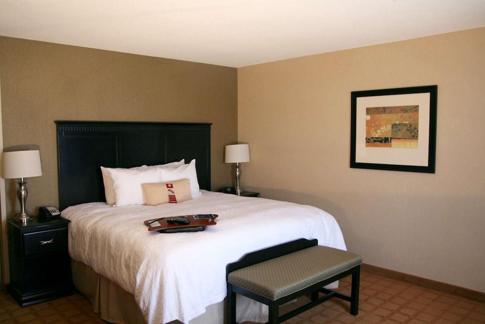 Hampton Inn & Suites Chicago/St. Charles photo 5
