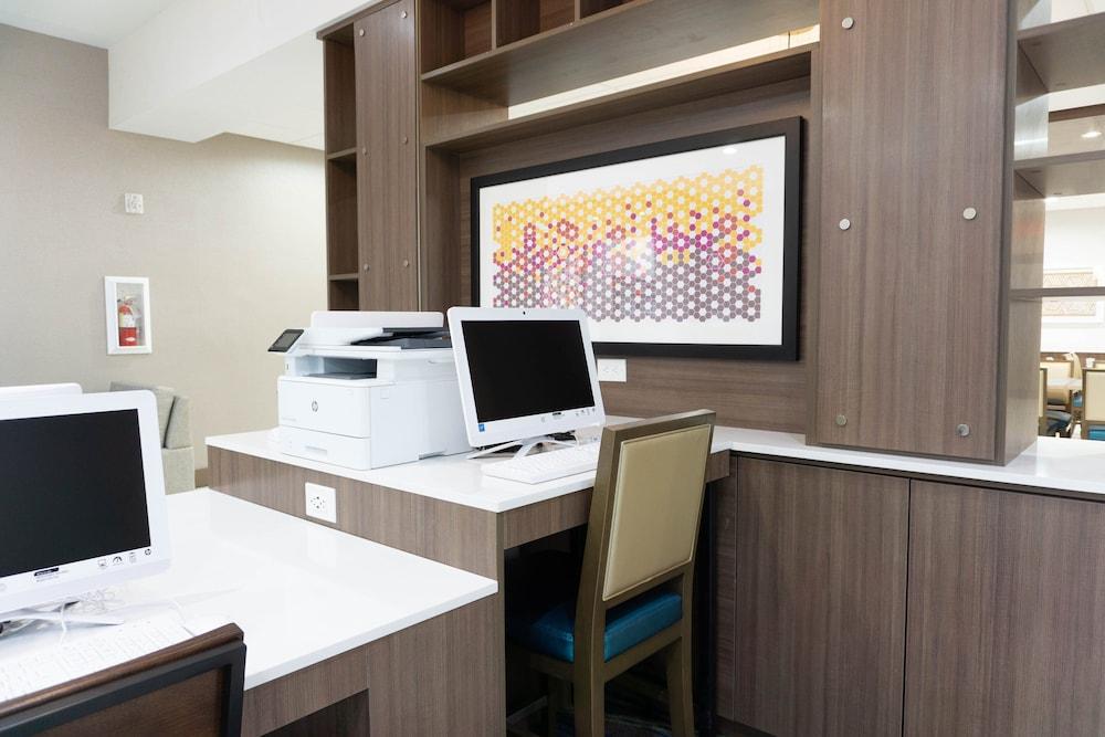 Holiday Inn Express & Suites Los Angeles Downtown West by IHG photo 20