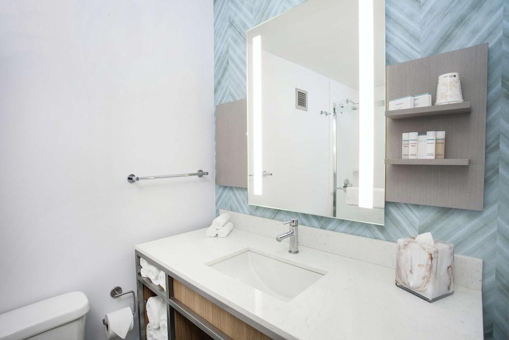 Hilton Garden Inn Chicago North Shore/Evanston photo 18