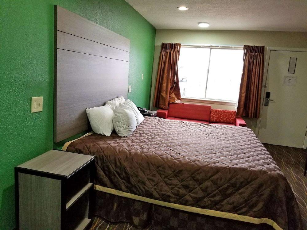 Americas Best Value Inn Alexandria photo 11