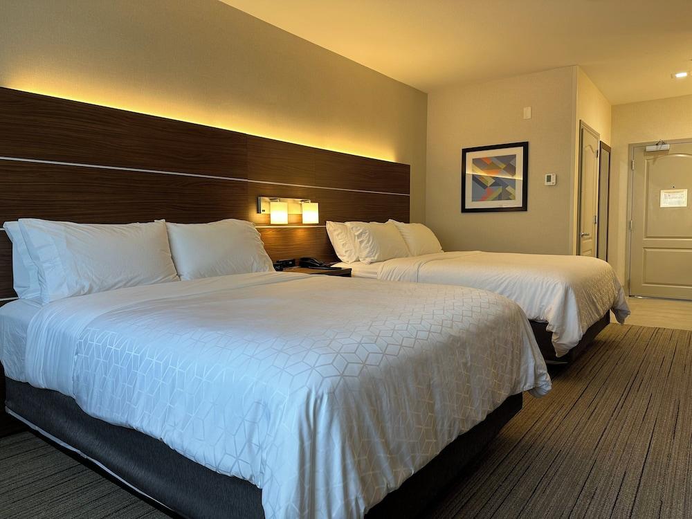 Holiday Inn Express & Suites Mountain View Silicon Valley by IHG photo 17