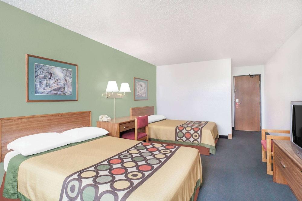 Red Roof Inn Queensbury photo 19