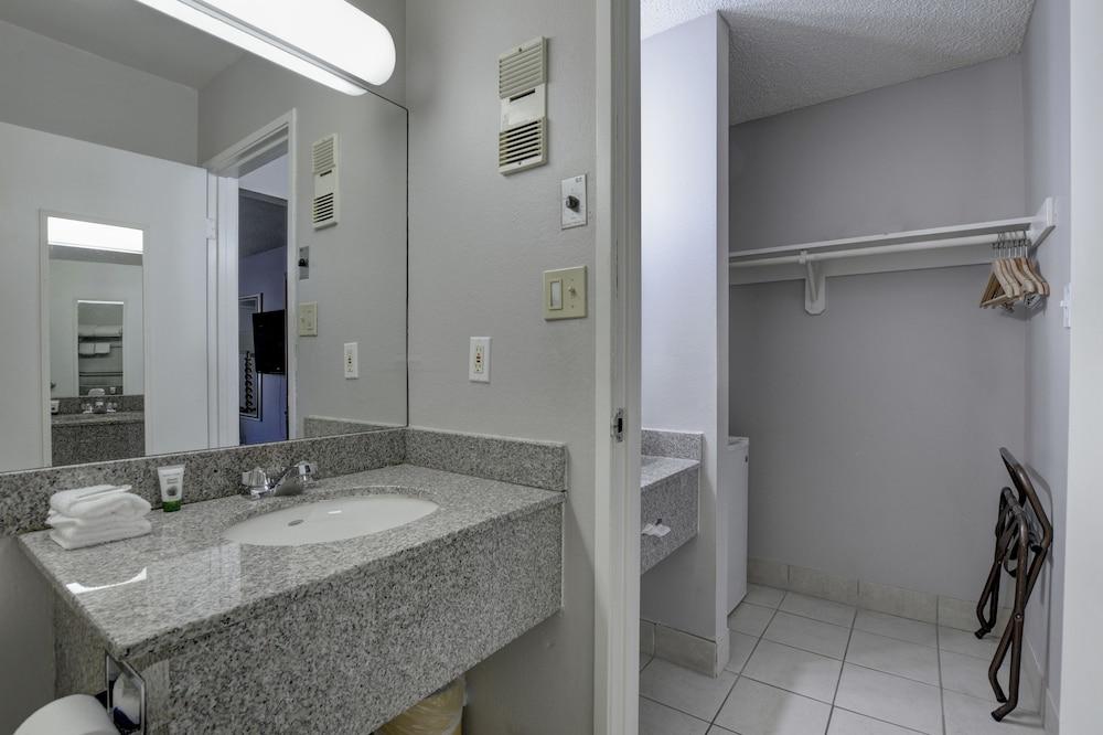 Aviation Inn photo 38