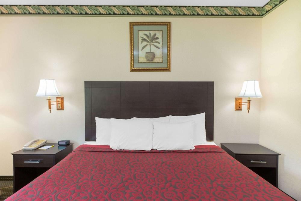 Days Inn by Wyndham Sullivan photo 5