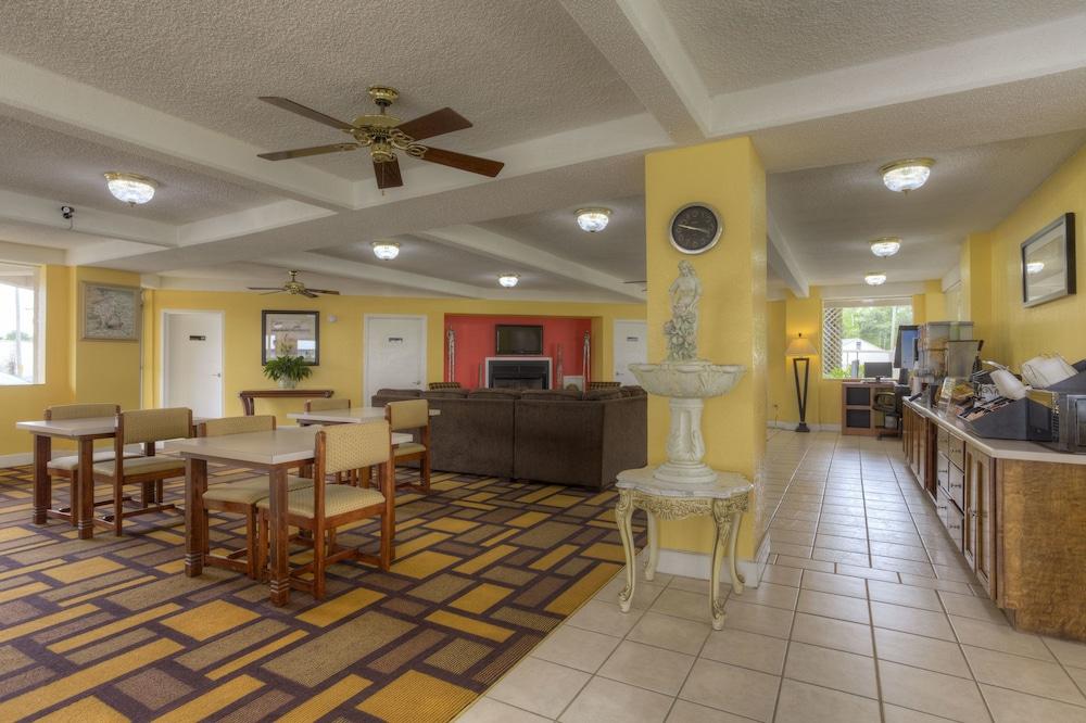Econo Lodge Byron near Historic District - Warner Robins photo 6