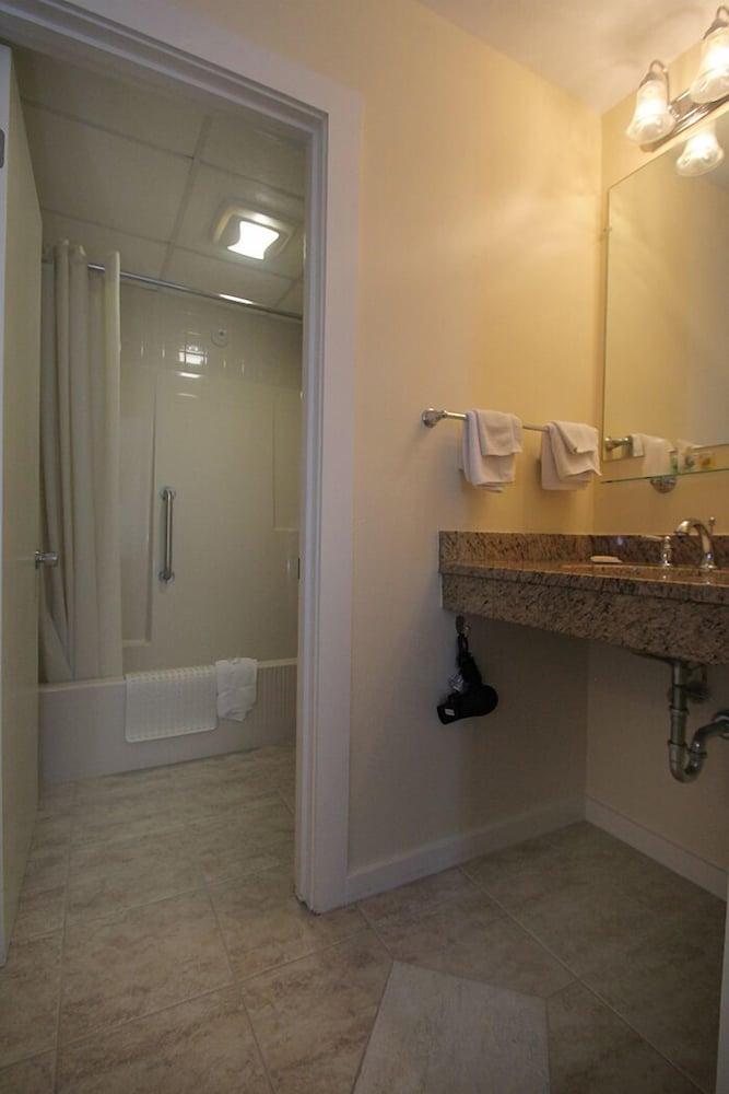Atlantic Oceanfront Hotel photo 50