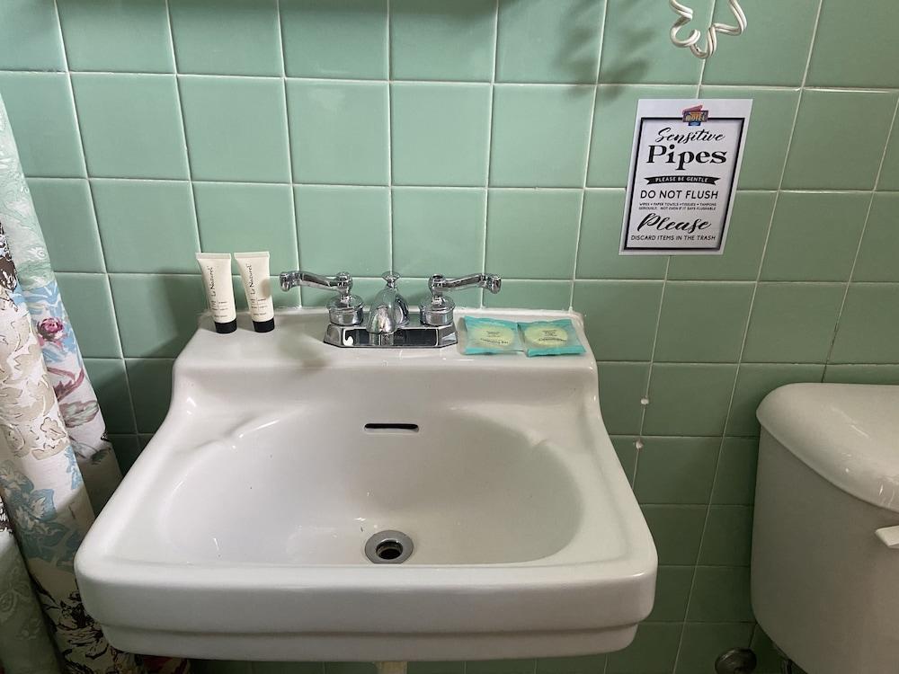 Yellow Springs Motel photo 3