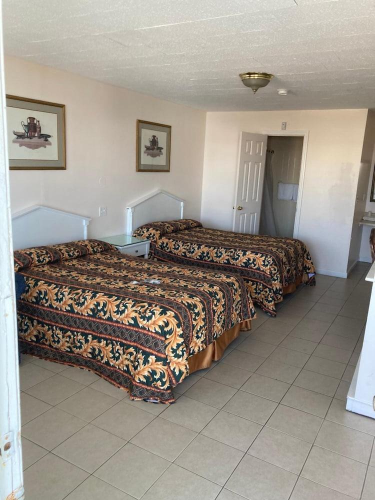 Surfside Motel photo 17