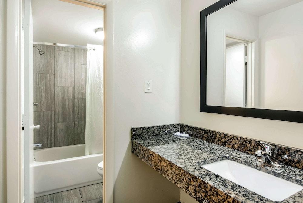 Rodeway Inn Richmond South photo 18