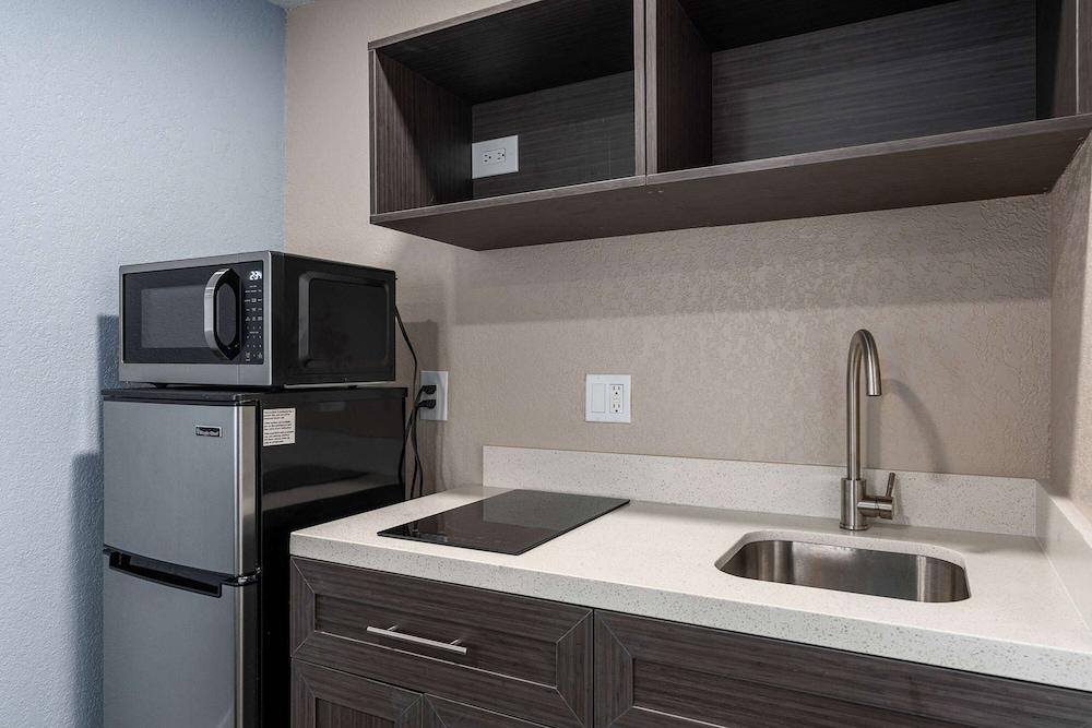 Super 8 by Wyndham Kissimmee/Orlando photo 24