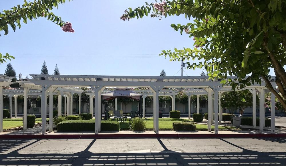 Sunrise Inn Turlock photo 22