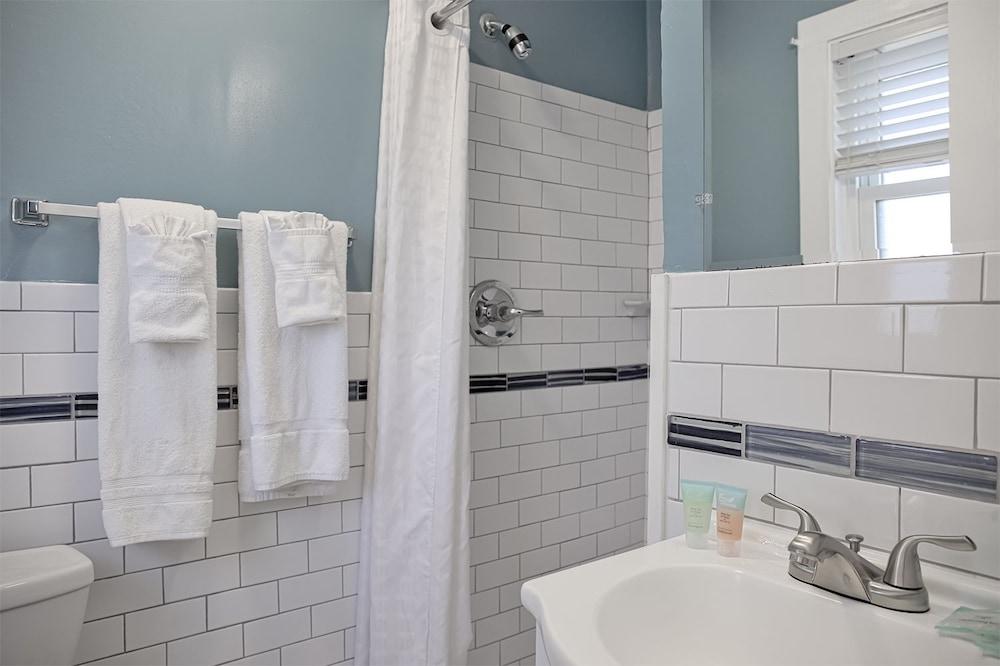 Colonial Inn Motel photo 33