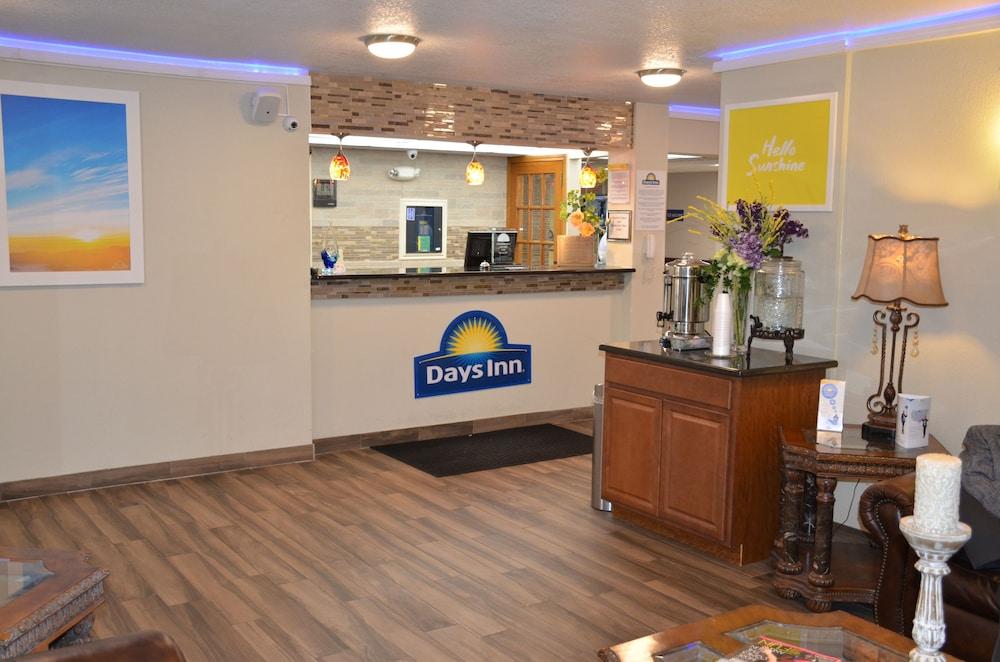 Days Inn by Wyndham Southern Hills/ORU photo 5