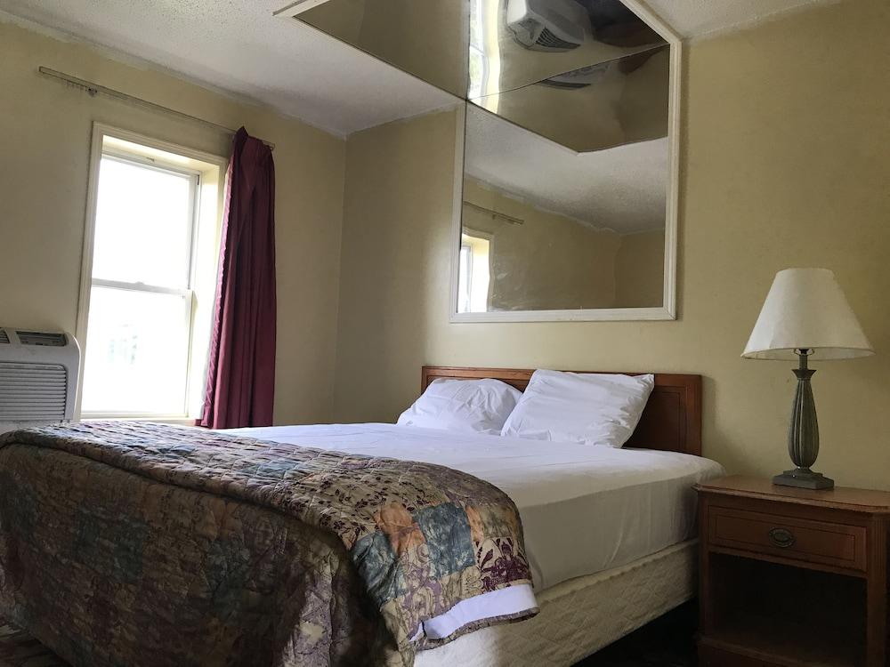 Presidential Inn & Suites photo 7