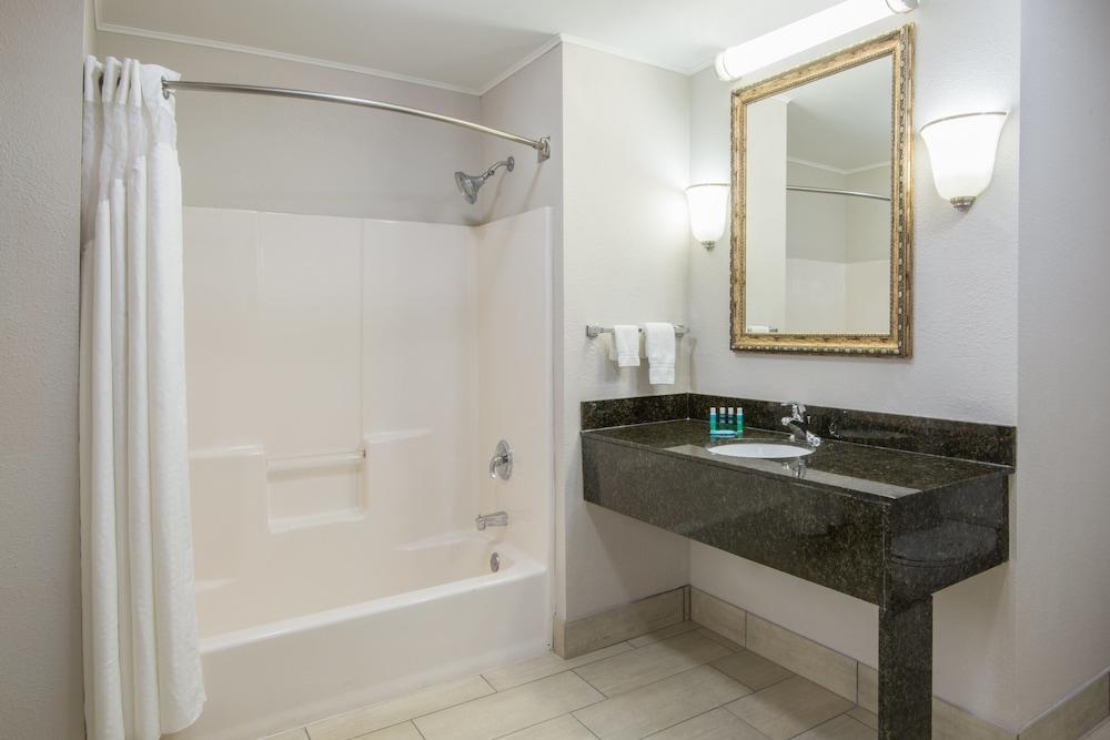 Holiday Inn Express Cleveland Airport - Brookpark by IHG photo 14
