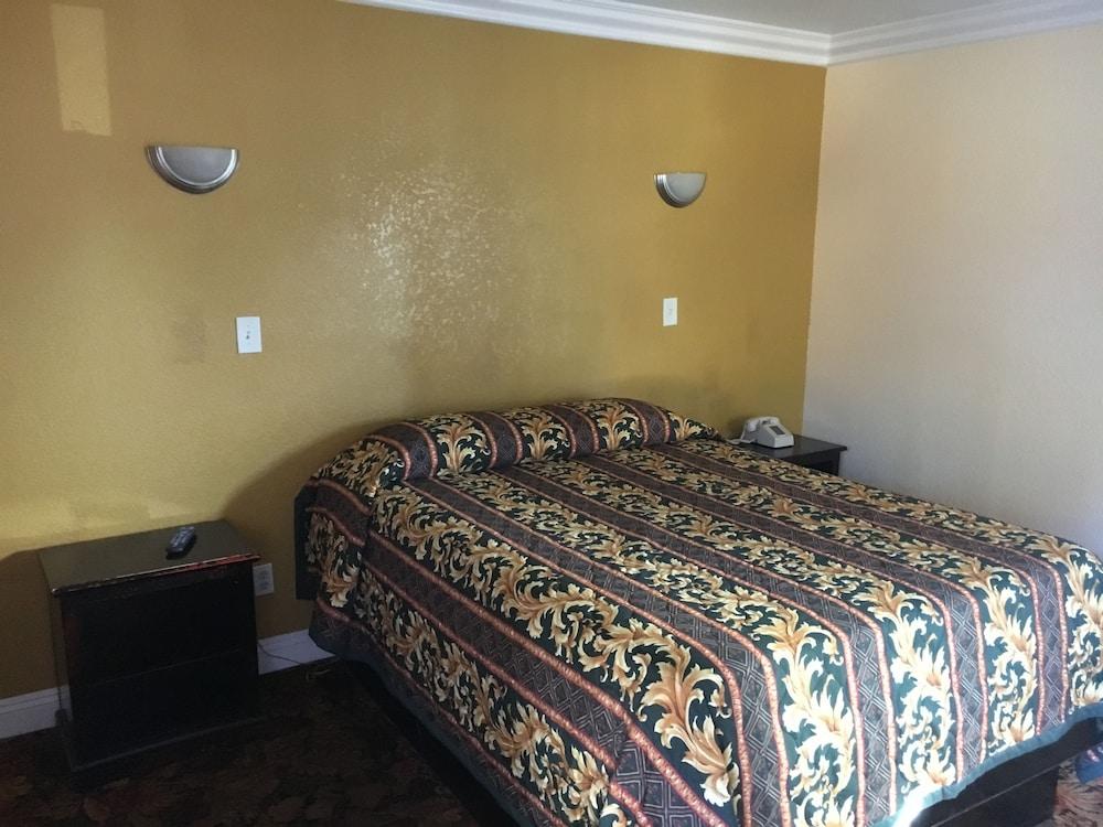Satellite Motel photo 27