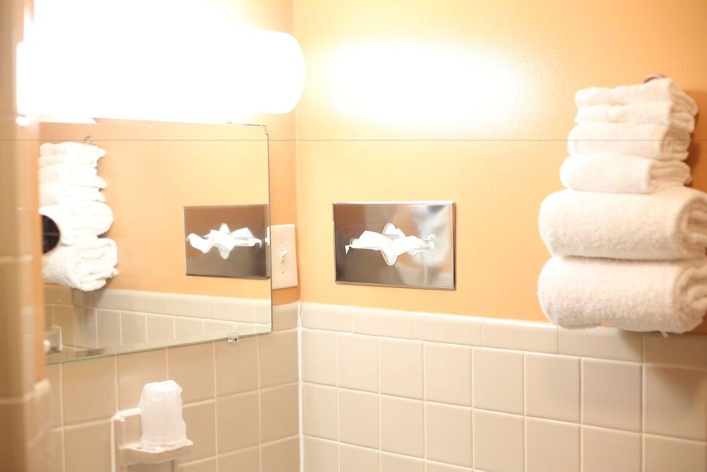 Cozy Corner Motel photo 50