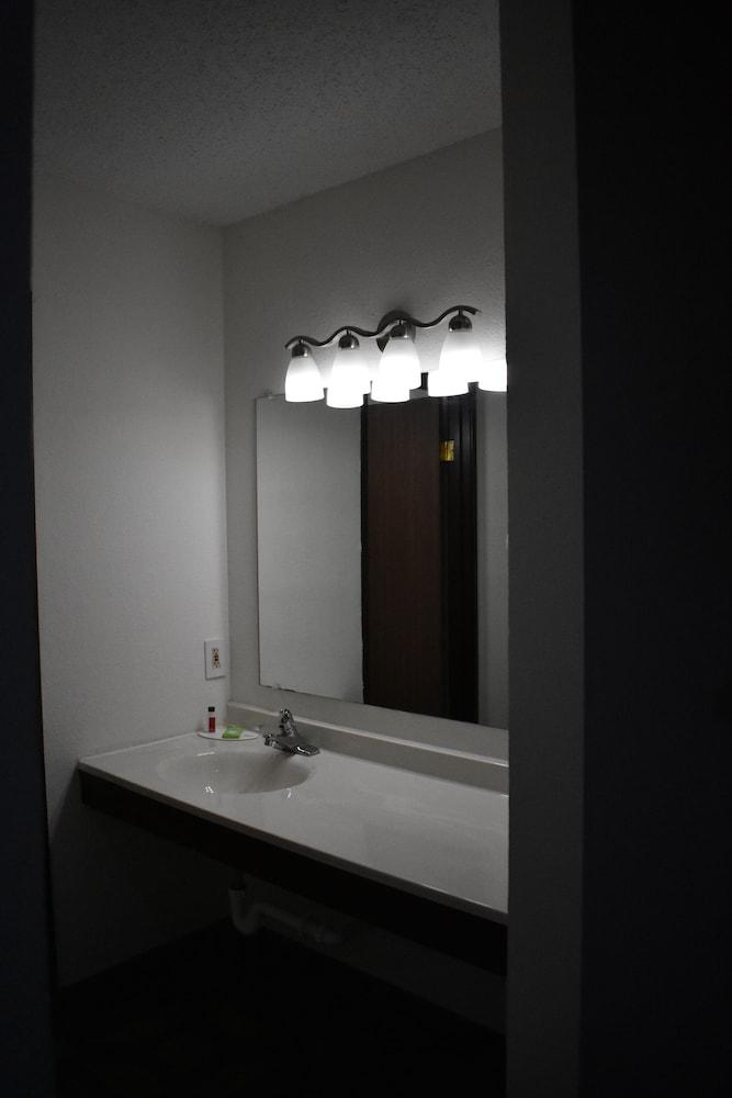 Super 8 by Wyndham La Vale/Cumberland Area photo 18