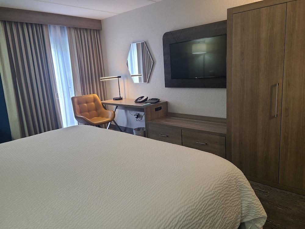 Holiday Inn Express & Suites Ft. Lauderdale N - Exec Airport by IHG photo 27