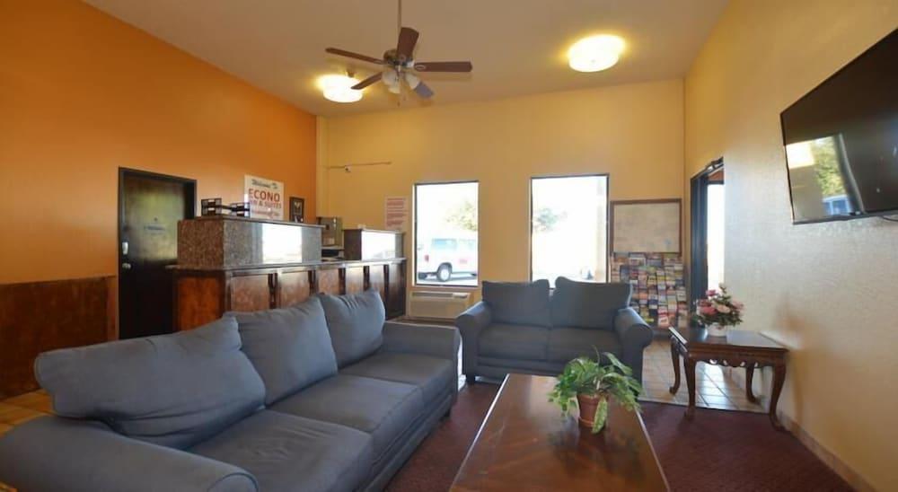 Econo Inn and Suites photo 2