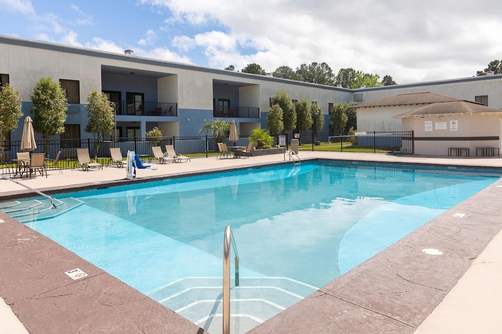 Cottonwood Suites Savannah Hotel & Conference Center photo 2