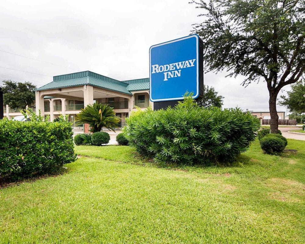 Rodeway Inn & Suites Highway 290 Northwest photo 1
