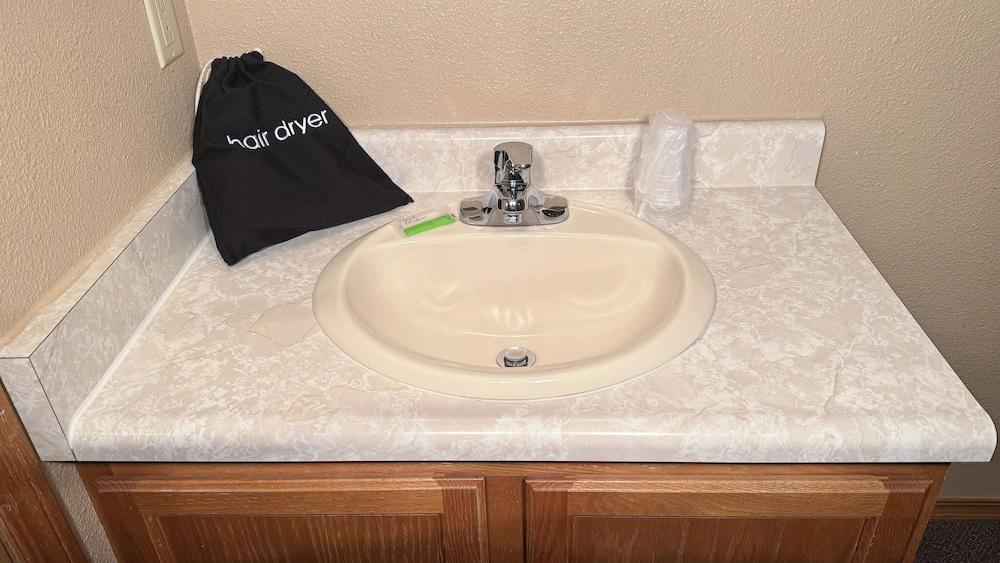 Young's Motel photo 35