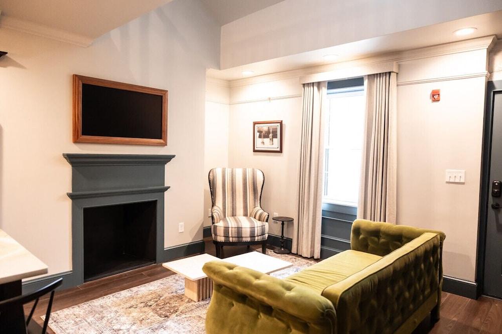 The Gas Lamp Hotel photo 2