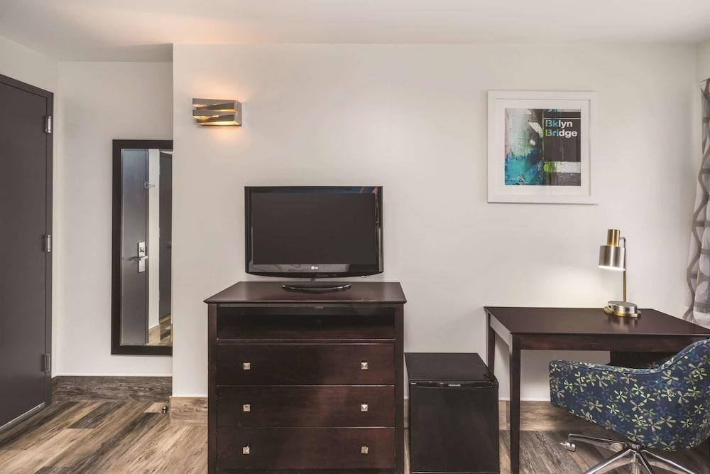 La Quinta Inn & Suites by Wyndham Brooklyn Downtown photo 12