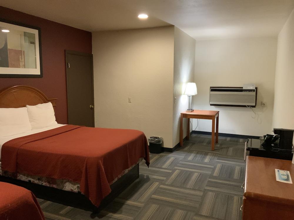 Frontier Motel photo 4