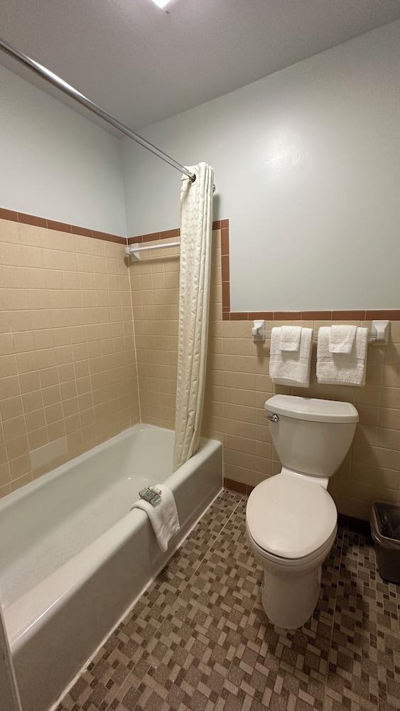 Colonial Inn Franklin photo 15