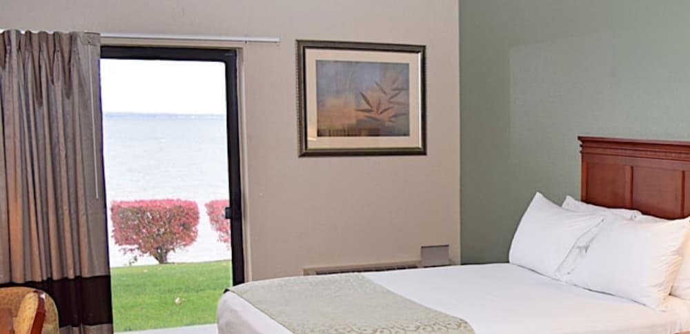 Beachfront Hotel photo 29