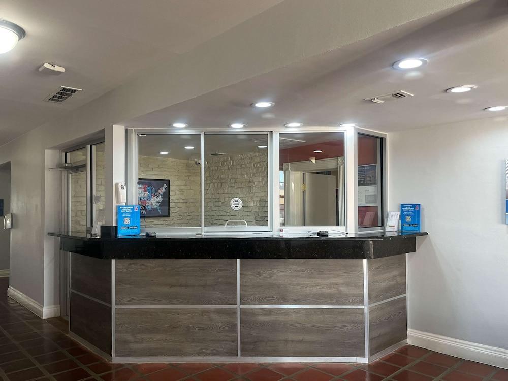 Studio 6 Suites - Dallas, TX - Downtown photo 3
