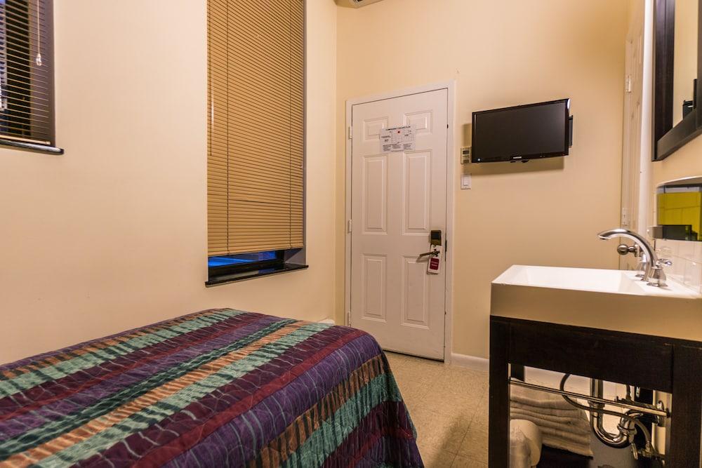 Americana Inn photo 32
