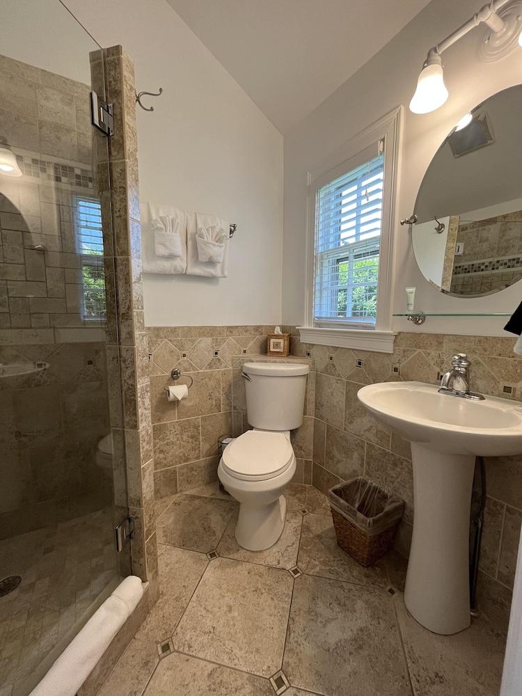 Beach Breeze Inn photo 50