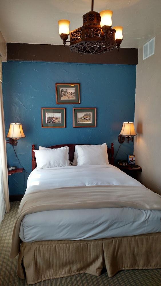 Ye Old English Inn photo 36
