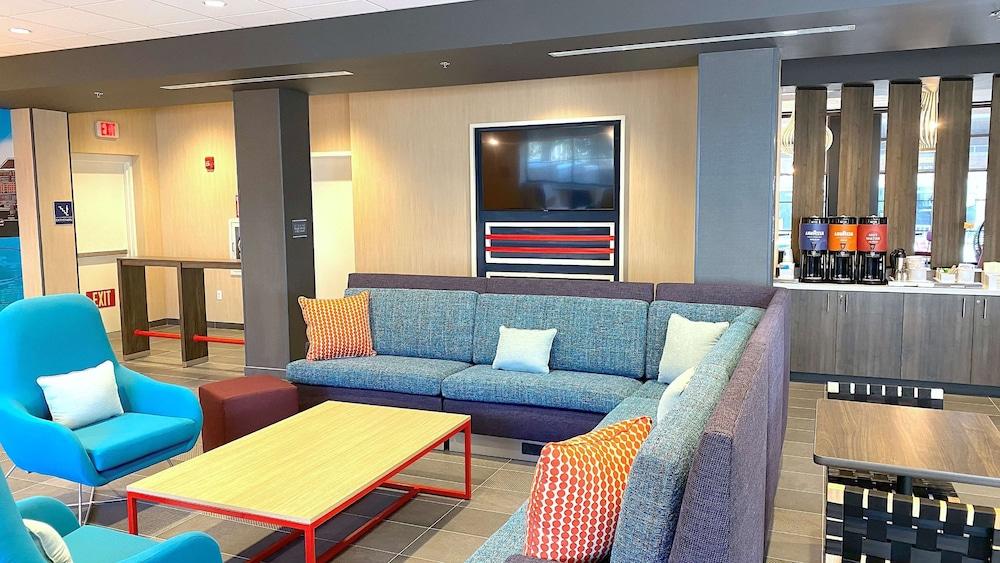 Tru By Hilton Baltimore Harbor East, MD photo 7