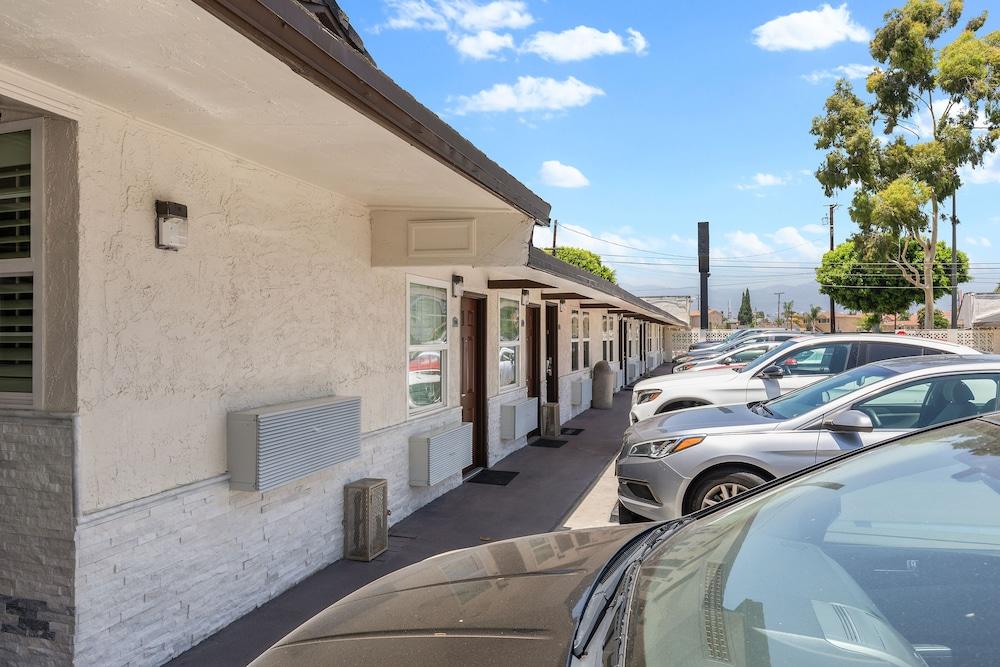 Le Blanc Inn & Suites photo 46