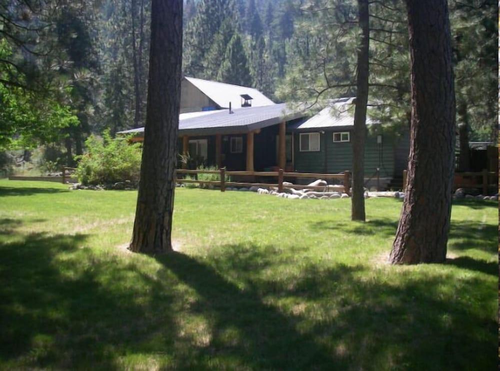 The Last Resort Lodge photo 21