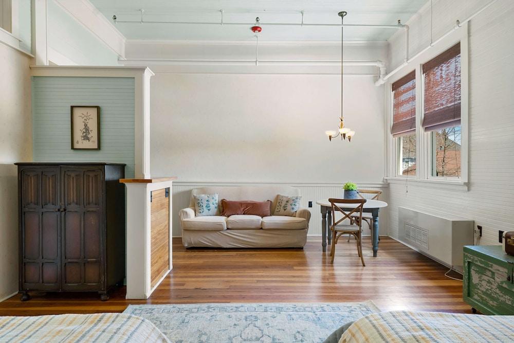 Mccloud Mercantile Hotel photo 39