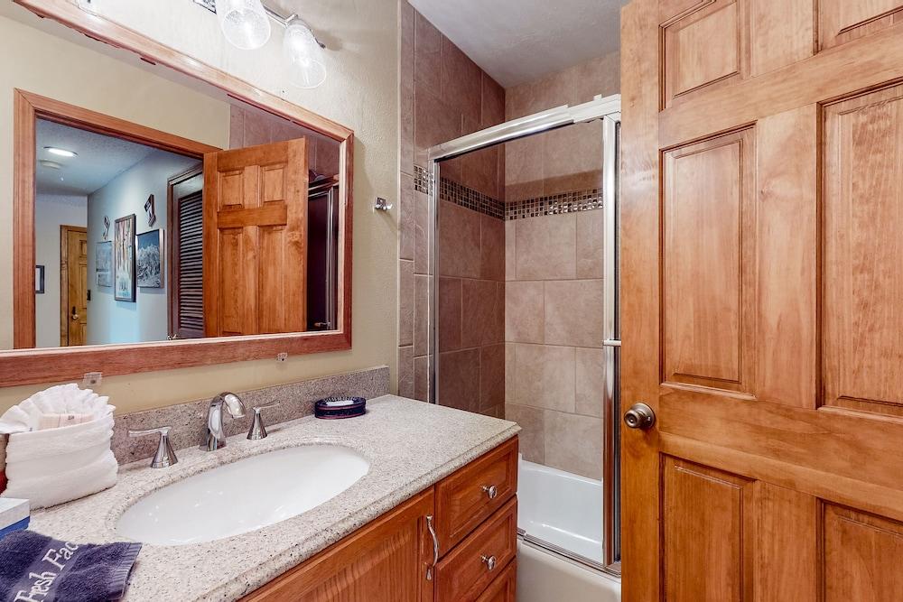 Pine Ridge Condominiums photo 40