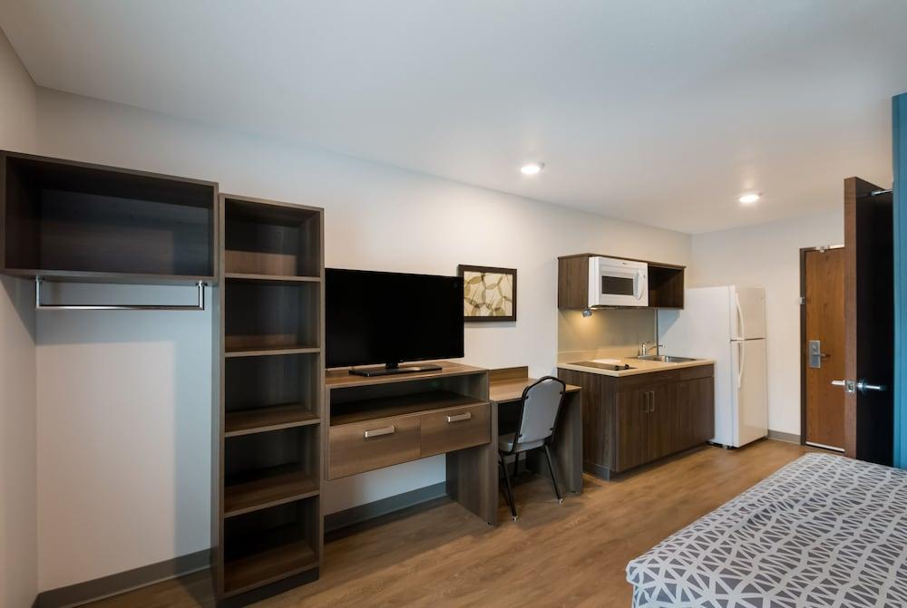Woodspring Suites Austin Central photo 11