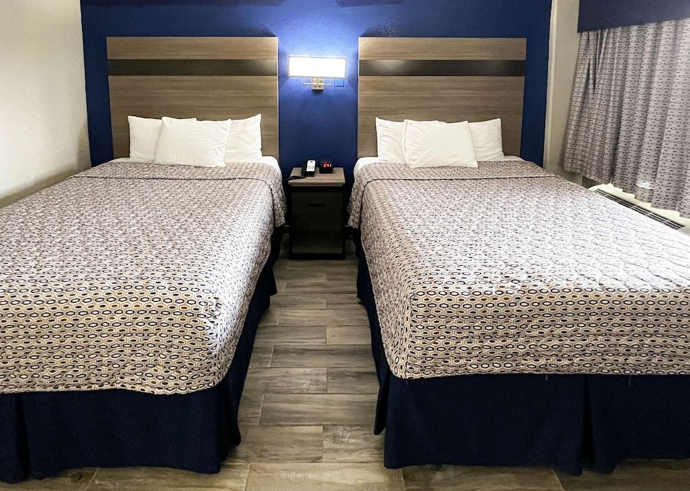 Blue Wave Inn photo 9
