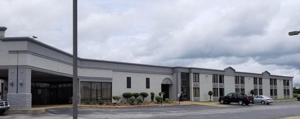 Madison Inn and Suites photo 37