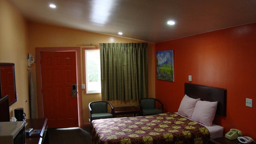 Pinconning Trail Inn Motel photo 10