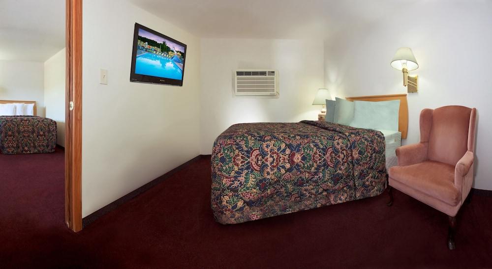 Shamrock Motel photo 24