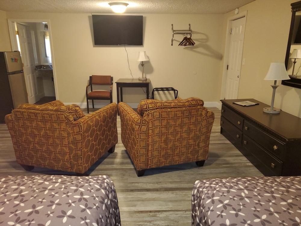 Turnpike Motel photo 10