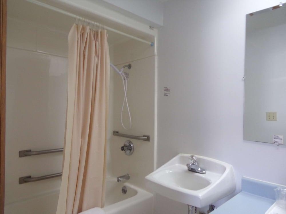 Huggy Bear Motel photo 12