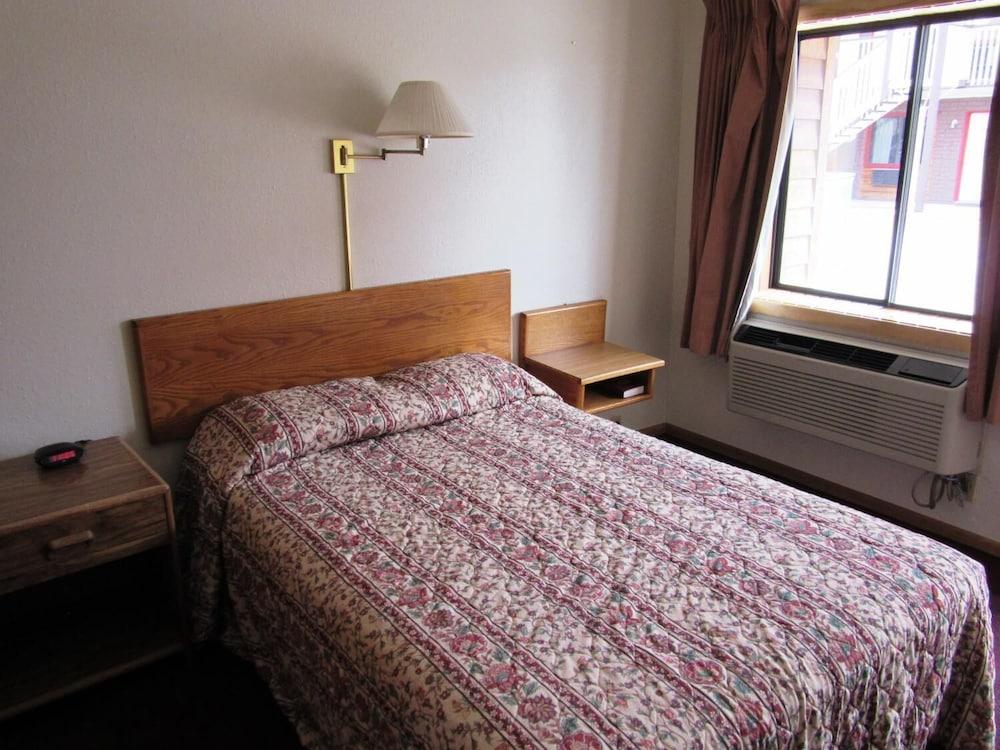 Traveler's Lodge photo 15