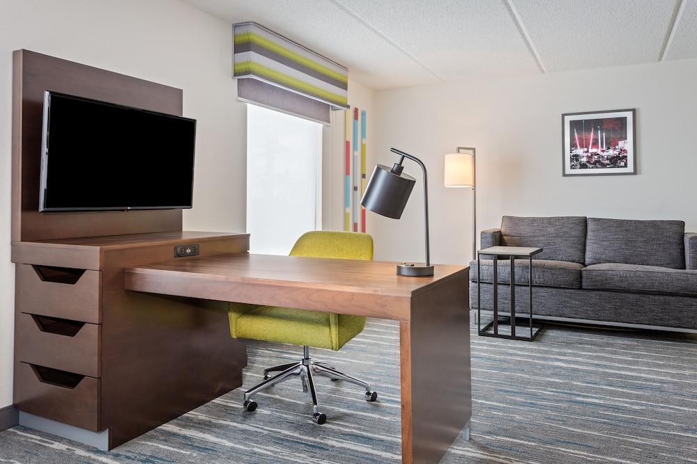 Hampton Inn & Suites Orlando Intl Dr N photo 40